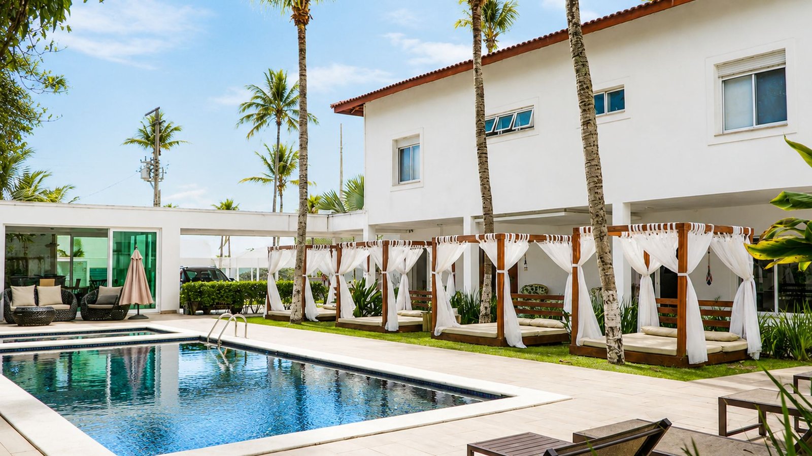 Piscina e cabanas privativas